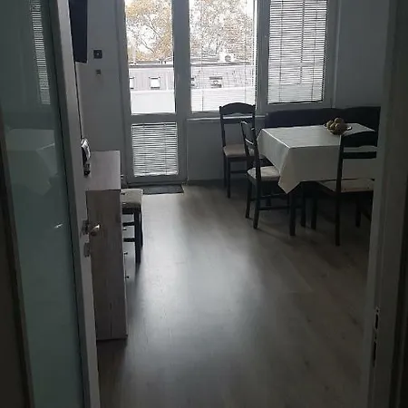 Apartment Roza *